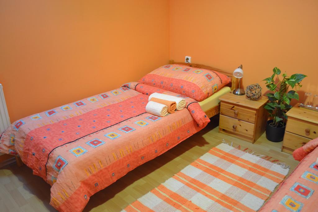 Byron Hotel Zlate Moravce Phòng bức ảnh